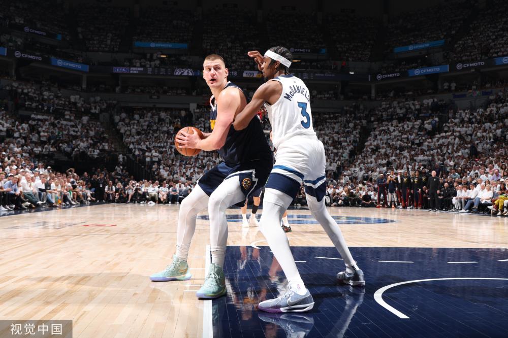 她的电子舞 她的电子舞