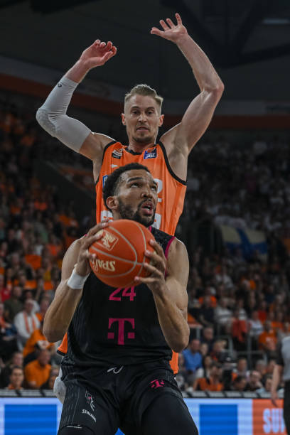 河南队中场 河南队中场